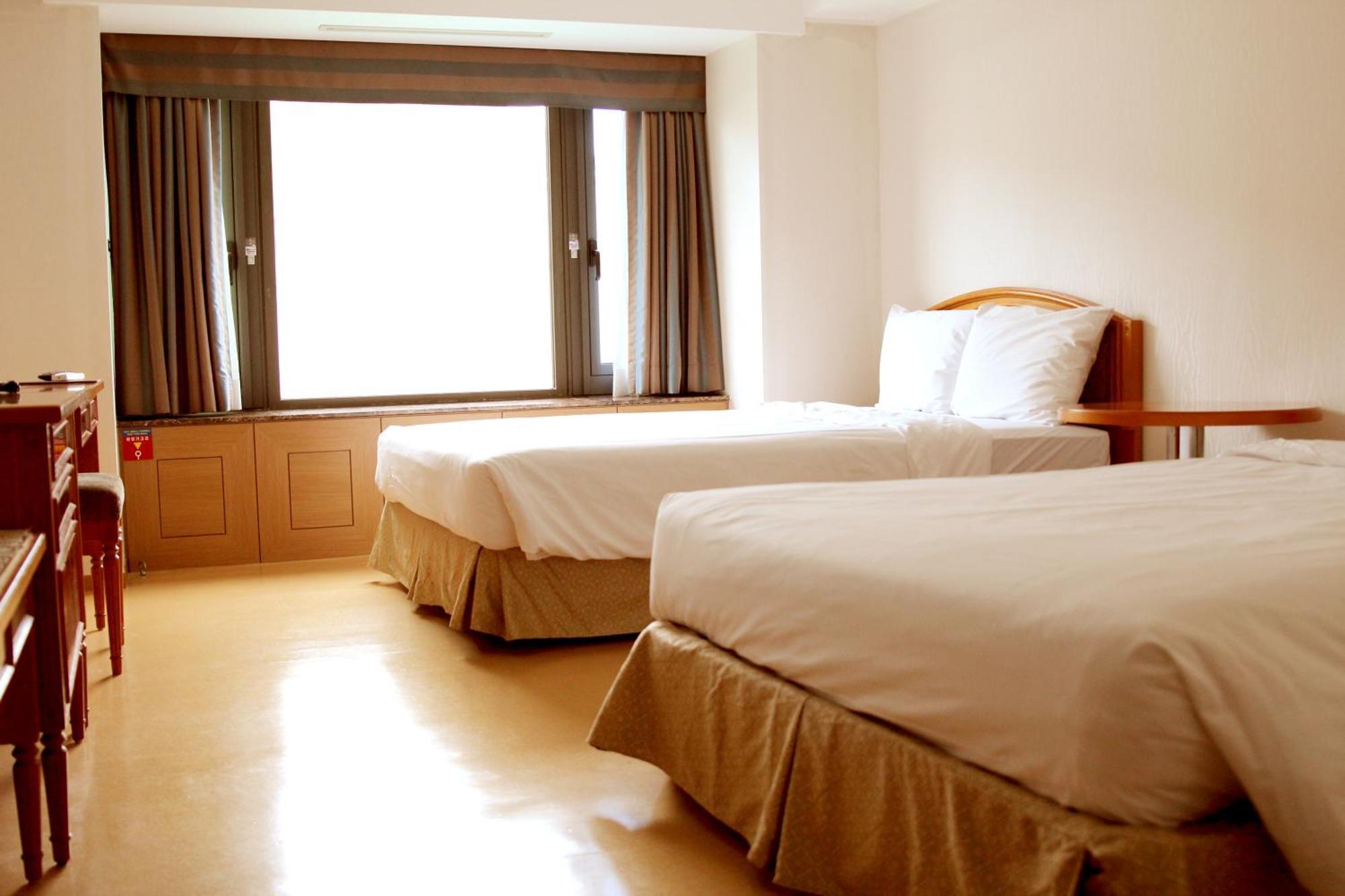 The K Hotel גייאונגג'ו מראה חיצוני תמונה