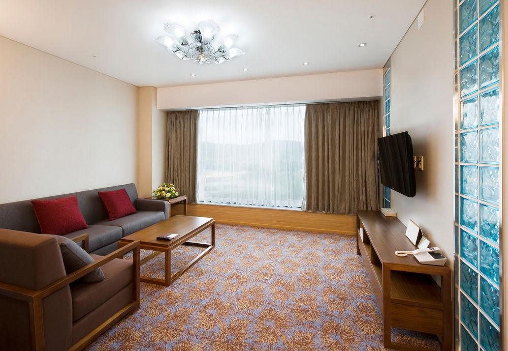 The K Hotel גייאונגג'ו מראה חיצוני תמונה